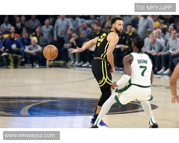 库里三分大赛决赛狂轰20球创历史纪录引发全场热议 库里三分大赛决赛狂轰20球创历史纪录引发全场热议