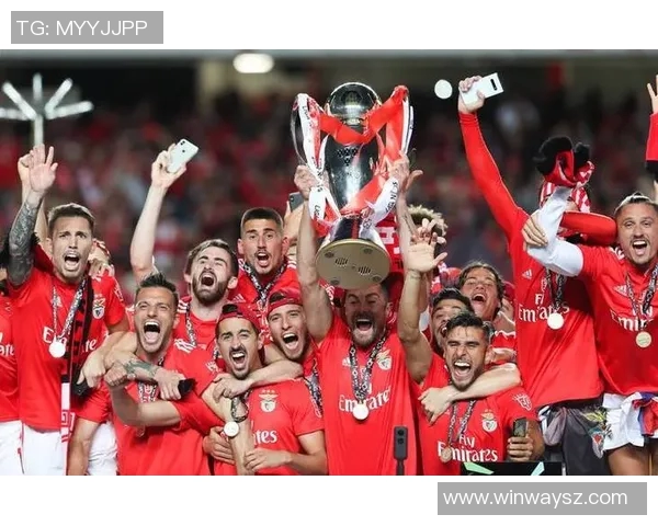 本菲卡对阵利物浦西芒精彩远射助球队争夺胜利