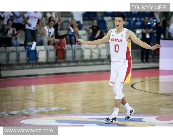 周鹏:从篮球场上的传奇到生活中的榜样,展现不屈精神与团队力量 周鹏:从篮球场上的传奇到生活中的榜样,展现不屈精神与团队力量