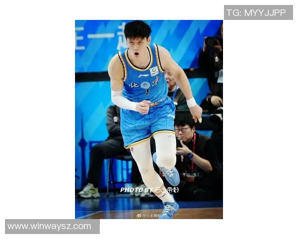 曾凡博：从青涩新星到篮球赛场的璀璨明珠，未来可期的篮球梦想之路