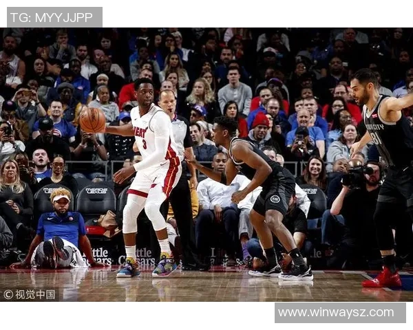 韦德带领热火对决活塞展现篮球魅力与激情的精彩瞬间