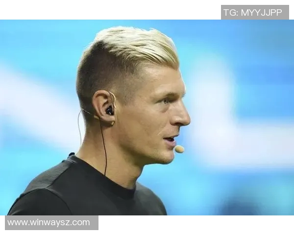 克罗斯：从足球天才到战术大师的华丽转身与职业生涯的辉煌历程