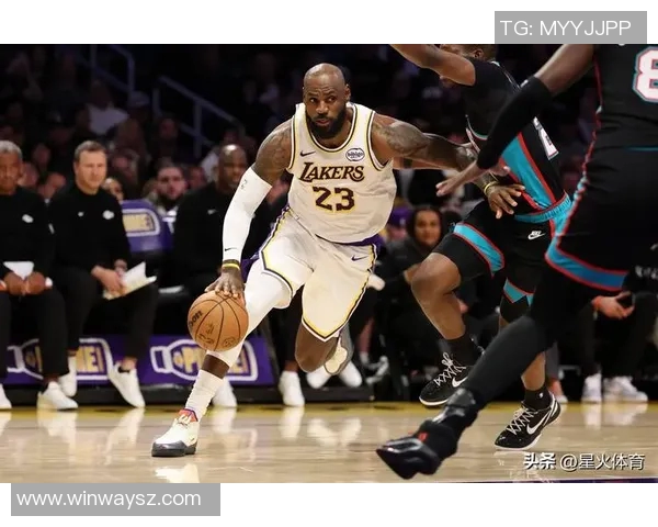 詹姆斯领衔NBA新赛季展望球场传奇与年轻力量的碰撞