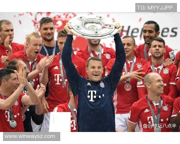 莱万领衔球队冲击新赛季目标球迷期待他的精彩表现与进球记录刷新